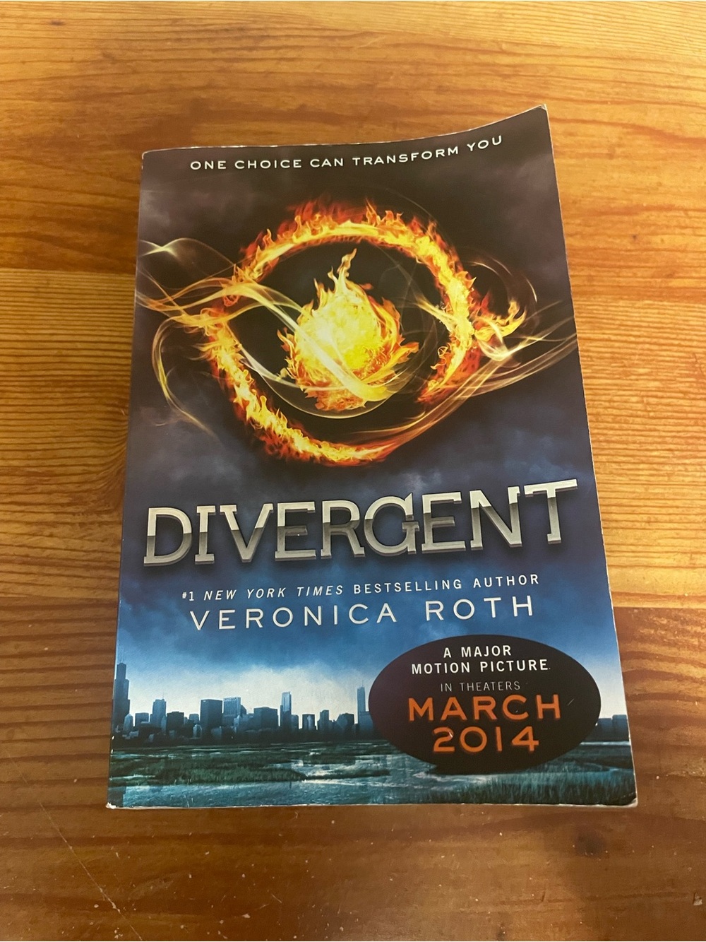 Divergent by Veronica Roth - Blue Cover Paperback